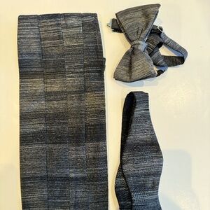 Silk Cummerbund with 2 matching bow ties.
